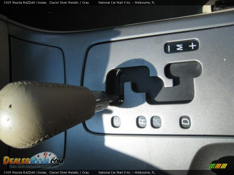2005 Mazda MAZDA6 i Sedan Glacier Silver Metallic / Gray Photo #17