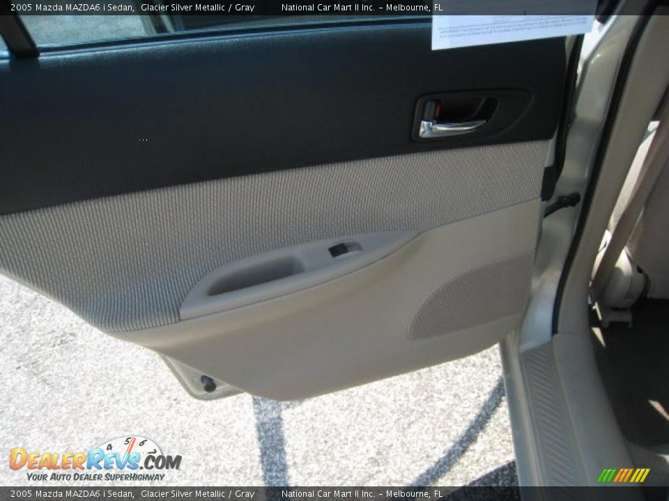 2005 Mazda MAZDA6 i Sedan Glacier Silver Metallic / Gray Photo #18