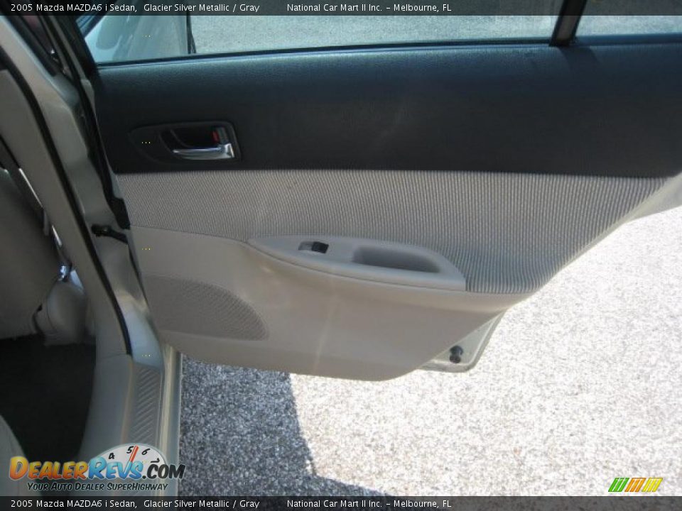 2005 Mazda MAZDA6 i Sedan Glacier Silver Metallic / Gray Photo #20