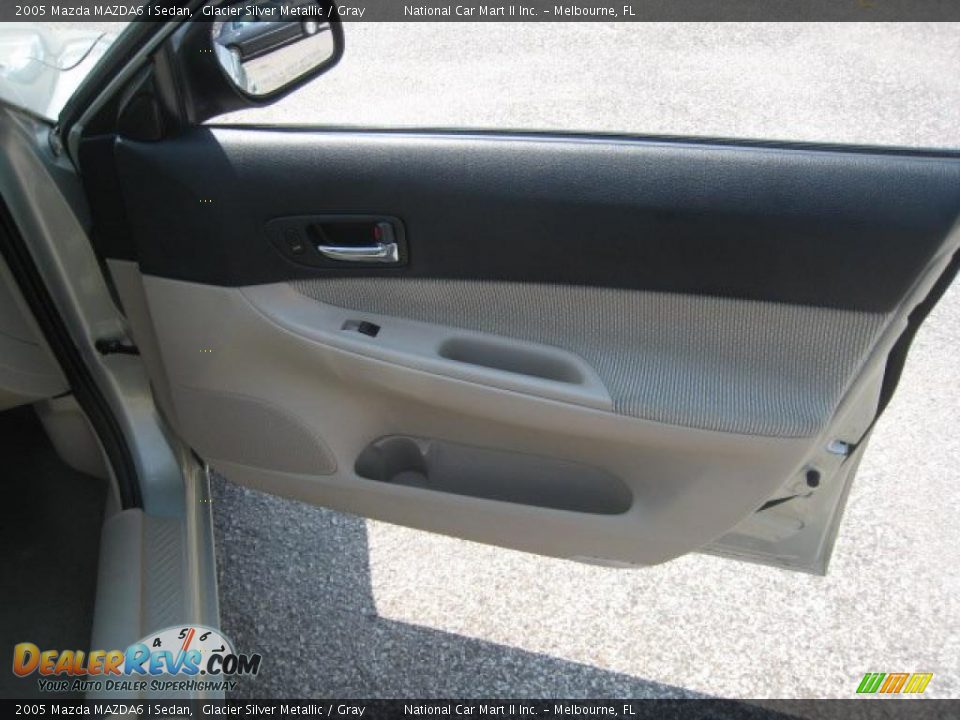 2005 Mazda MAZDA6 i Sedan Glacier Silver Metallic / Gray Photo #22