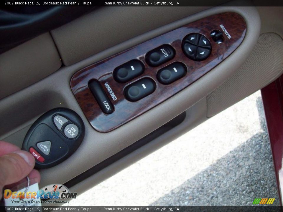 2002 Buick Regal LS Bordeaux Red Pearl / Taupe Photo #6