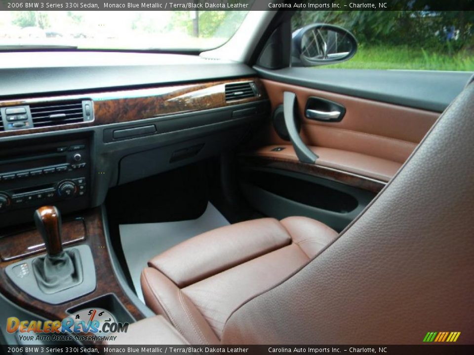 2006 BMW 3 Series 330i Sedan Monaco Blue Metallic / Terra/Black Dakota Leather Photo #11