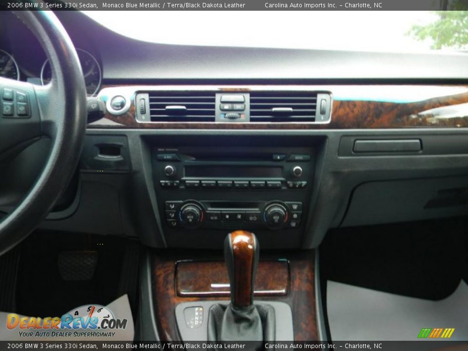 2006 BMW 3 Series 330i Sedan Monaco Blue Metallic / Terra/Black Dakota Leather Photo #12