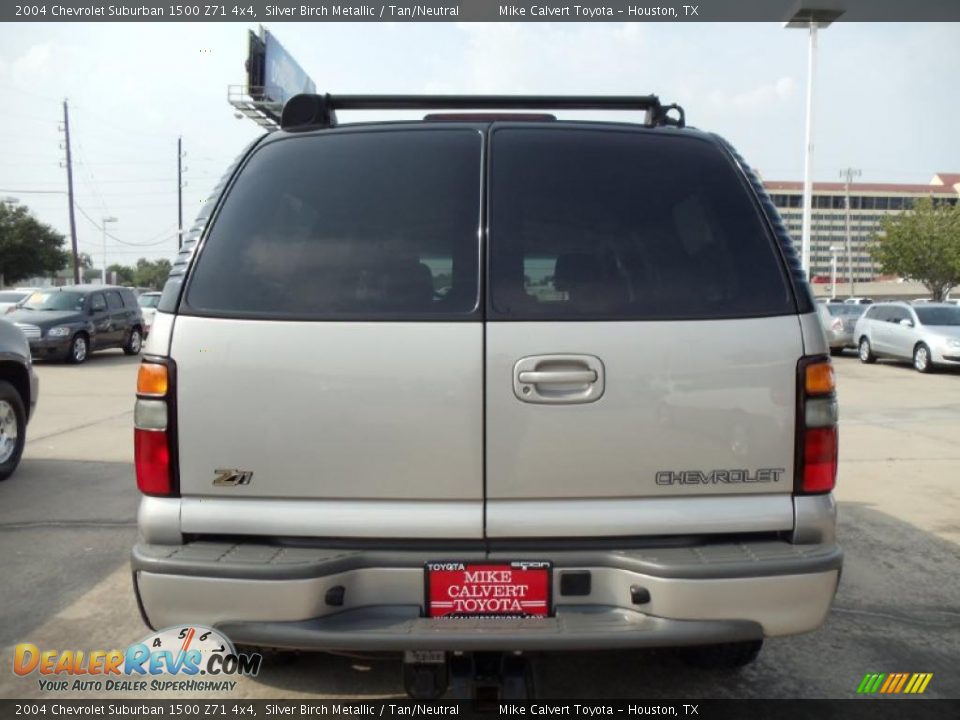 2004 Chevrolet Suburban 1500 Z71 4x4 Silver Birch Metallic / Tan/Neutral Photo #4