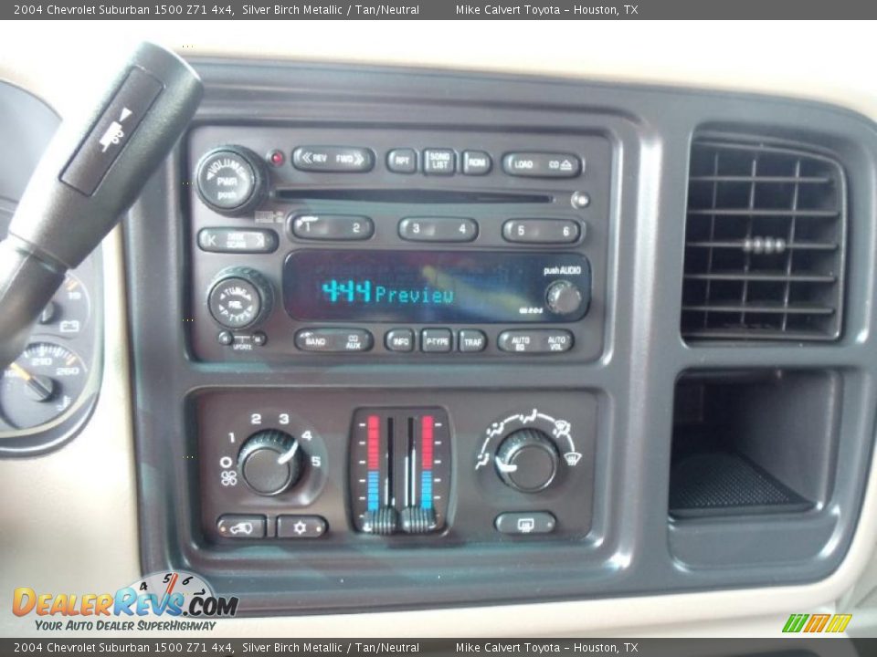 2004 Chevrolet Suburban 1500 Z71 4x4 Silver Birch Metallic / Tan/Neutral Photo #12