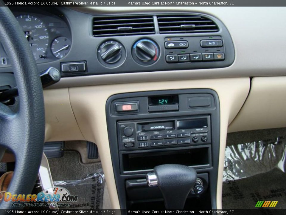 1995 Honda Accord LX Coupe Cashmere Silver Metallic / Beige Photo #17