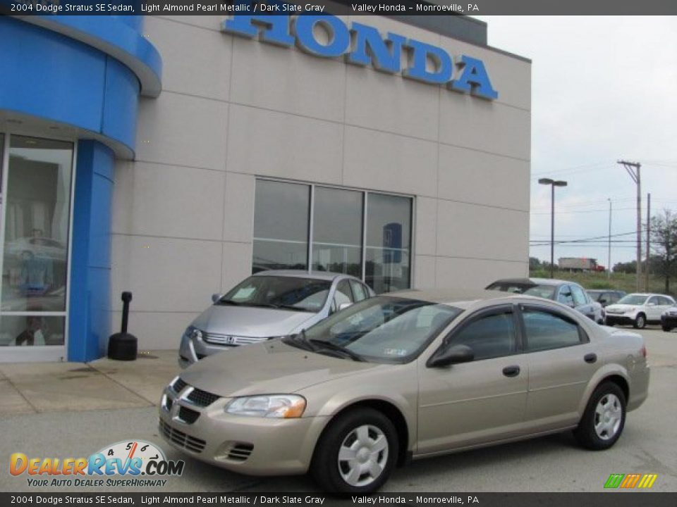 2004 Dodge Stratus SE Sedan Light Almond Pearl Metallic / Dark Slate Gray Photo #1