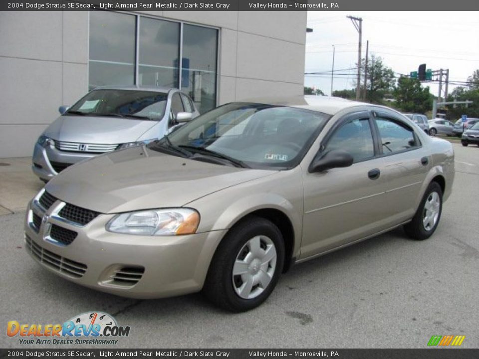 2004 Dodge Stratus SE Sedan Light Almond Pearl Metallic / Dark Slate Gray Photo #2