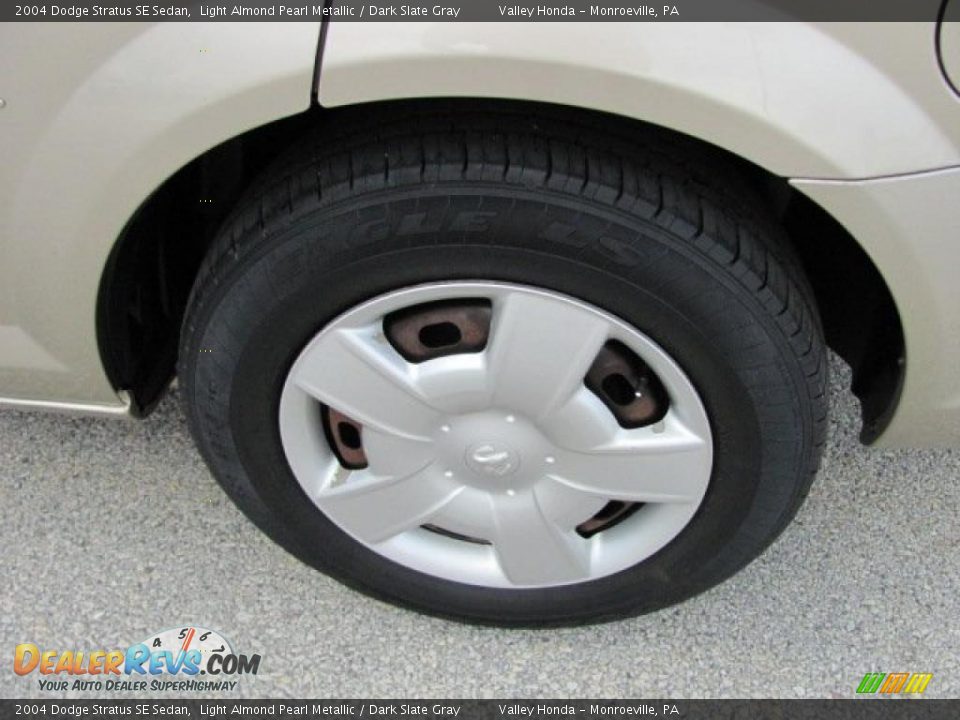 2004 Dodge Stratus SE Sedan Light Almond Pearl Metallic / Dark Slate Gray Photo #4