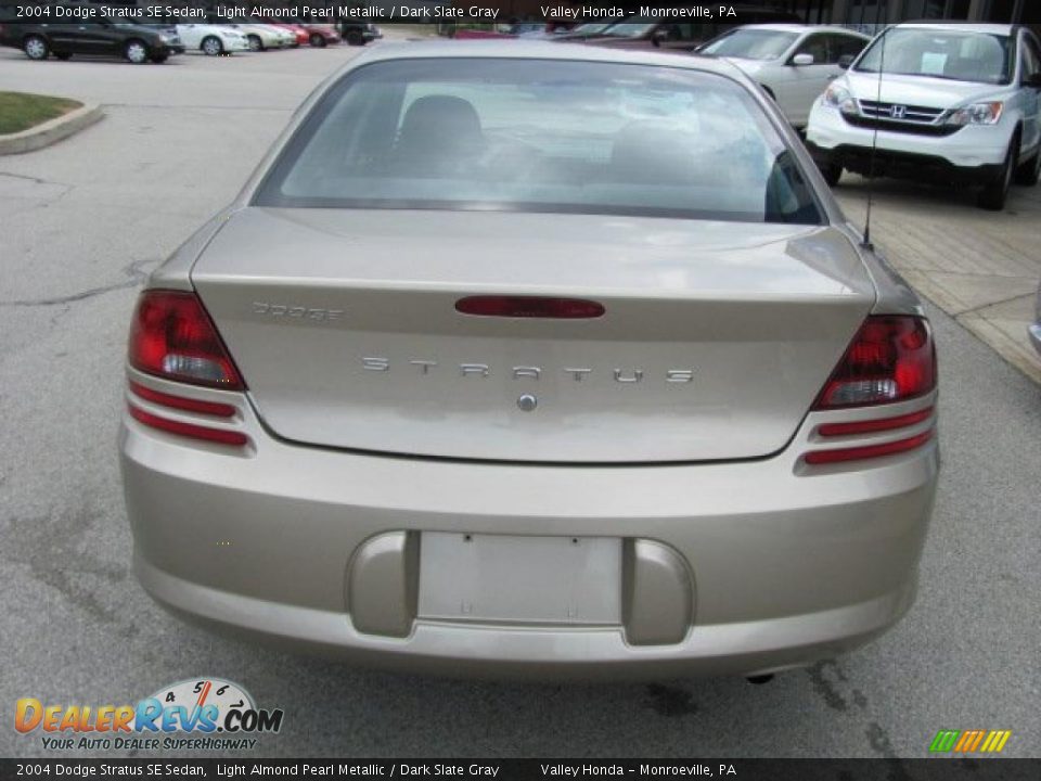 2004 Dodge Stratus SE Sedan Light Almond Pearl Metallic / Dark Slate Gray Photo #5