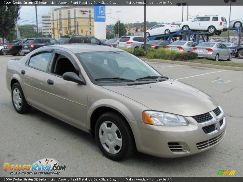 2004 Dodge Stratus SE Sedan Light Almond Pearl Metallic / Dark Slate Gray Photo #6