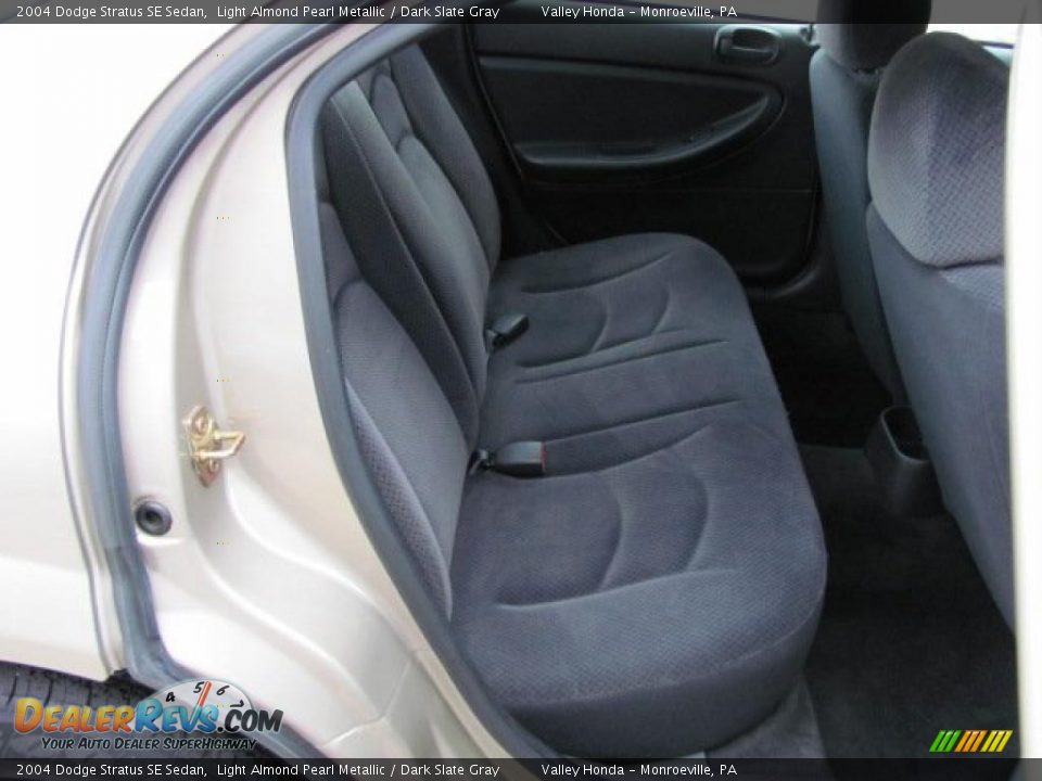 2004 Dodge Stratus SE Sedan Light Almond Pearl Metallic / Dark Slate Gray Photo #8