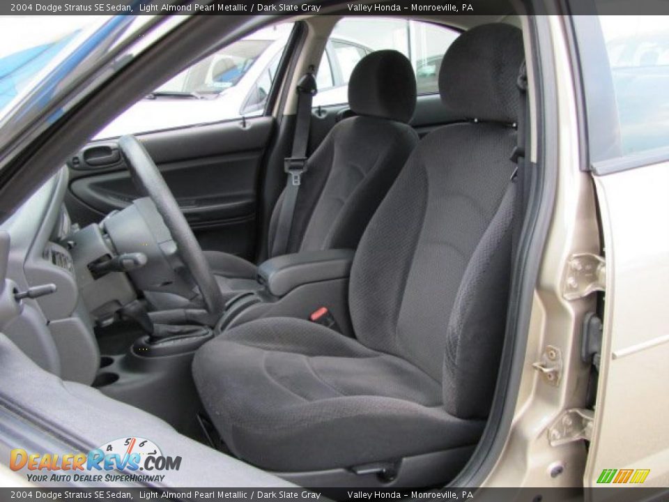 2004 Dodge Stratus SE Sedan Light Almond Pearl Metallic / Dark Slate Gray Photo #11