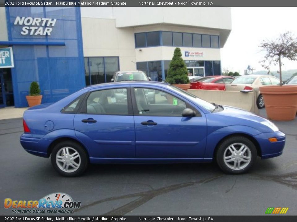 2002 Ford Focus SE Sedan Malibu Blue Metallic / Medium Graphite Photo #2