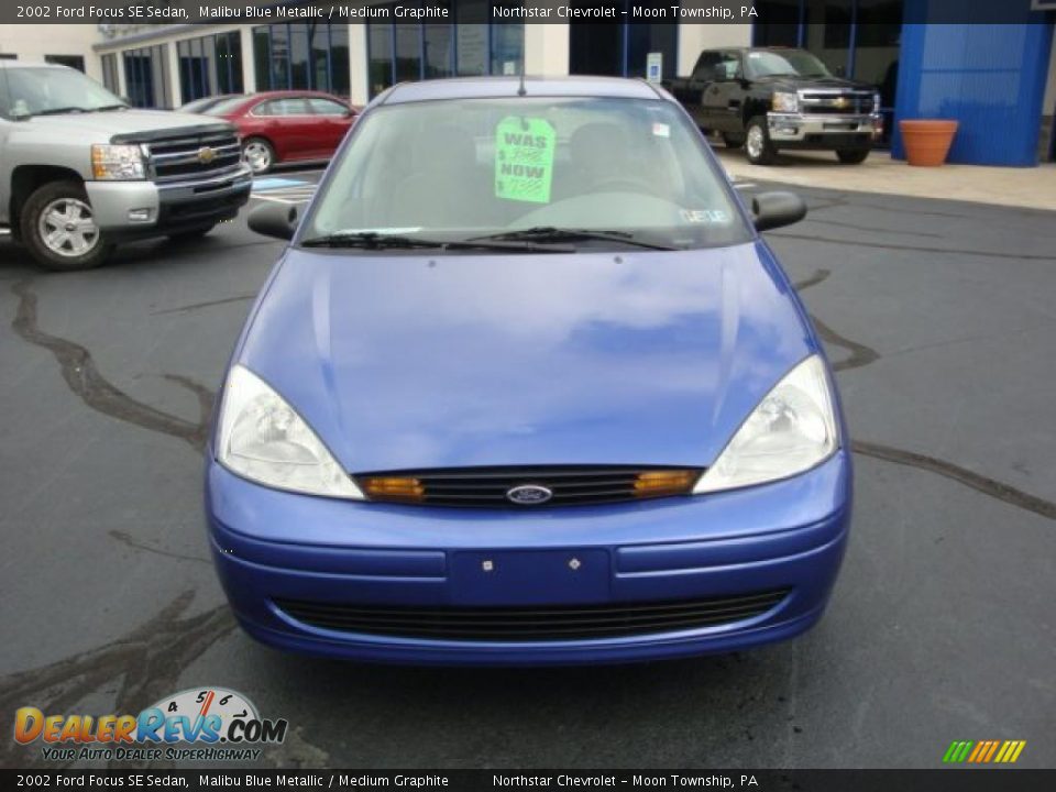 2002 Ford Focus SE Sedan Malibu Blue Metallic / Medium Graphite Photo #8