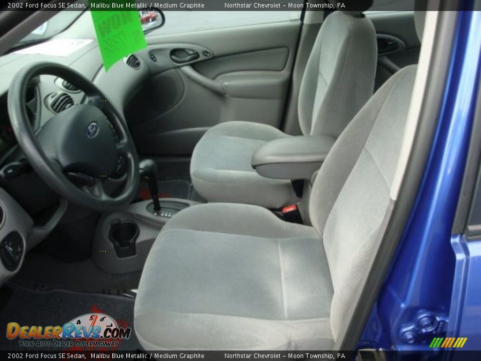 2002 Ford Focus SE Sedan Malibu Blue Metallic / Medium Graphite Photo #10