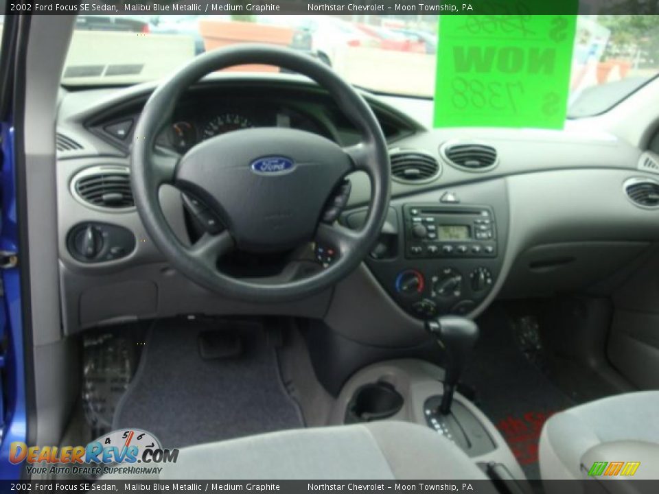 2002 Ford Focus SE Sedan Malibu Blue Metallic / Medium Graphite Photo #12