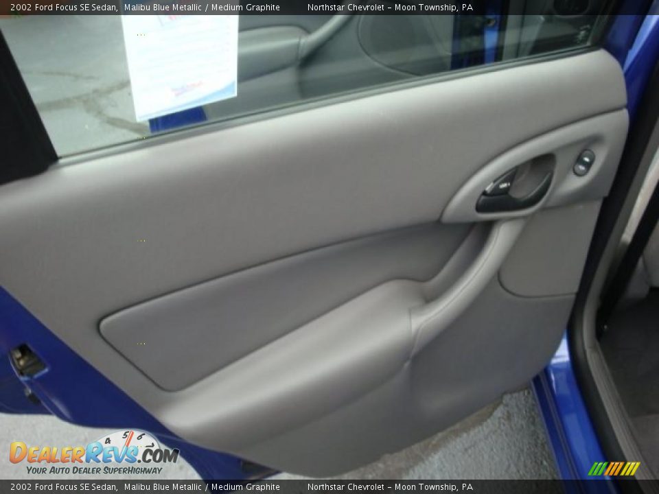 2002 Ford Focus SE Sedan Malibu Blue Metallic / Medium Graphite Photo #13