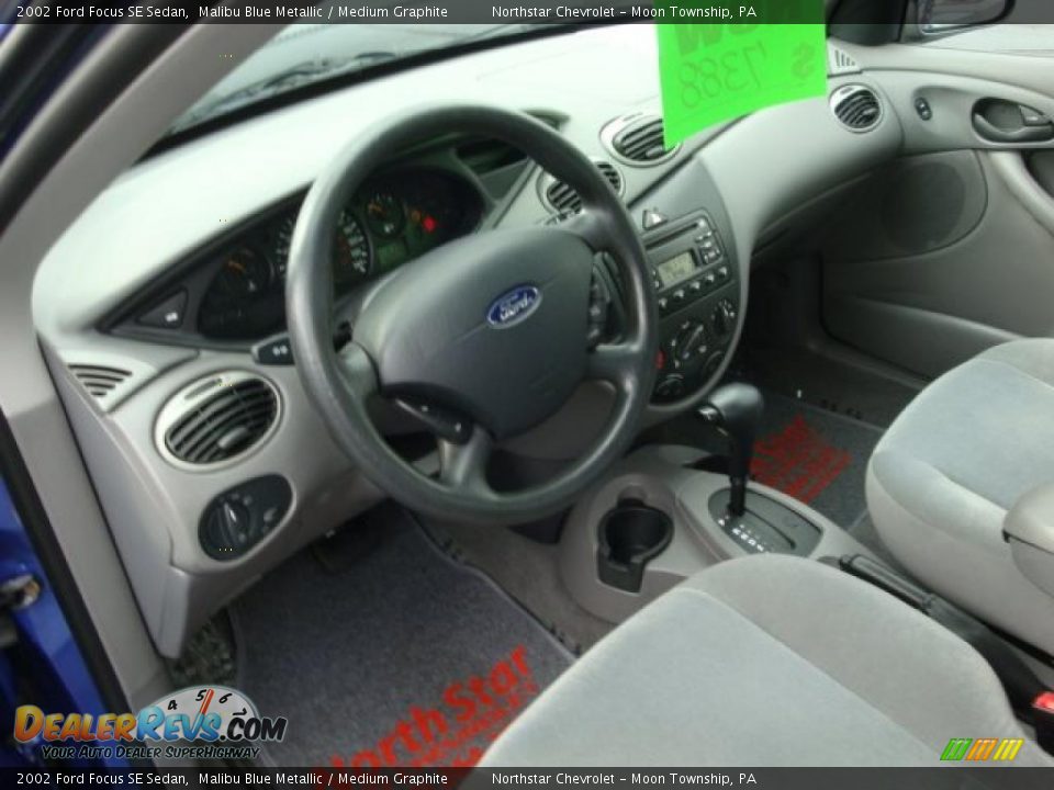 2002 Ford Focus SE Sedan Malibu Blue Metallic / Medium Graphite Photo #15