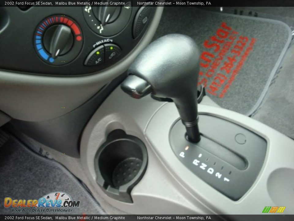 2002 Ford Focus SE Sedan Malibu Blue Metallic / Medium Graphite Photo #17