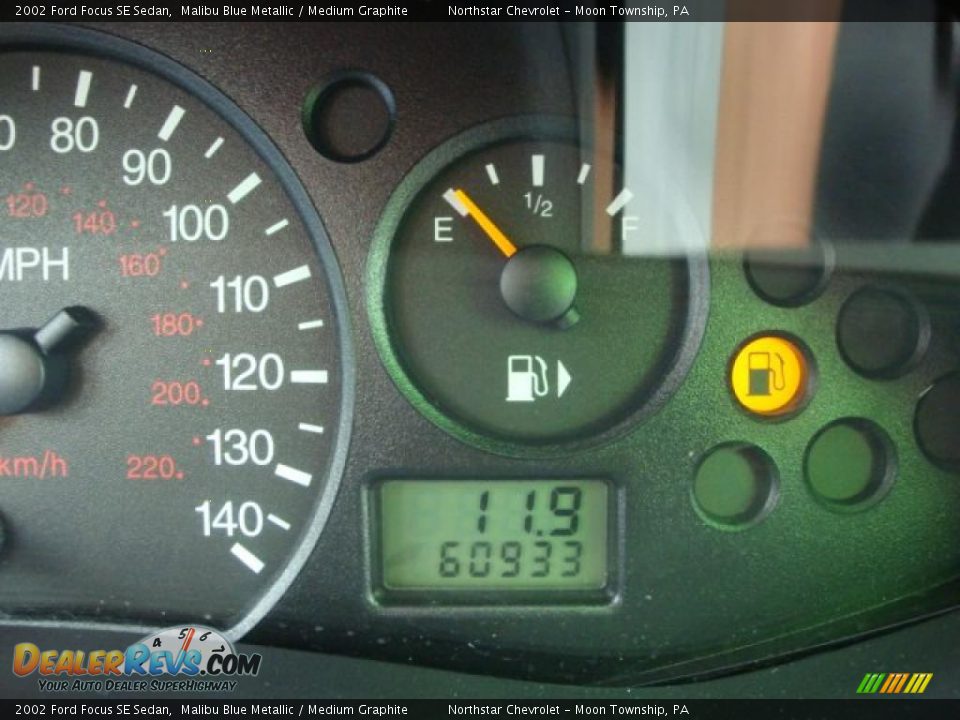 2002 Ford Focus SE Sedan Malibu Blue Metallic / Medium Graphite Photo #20