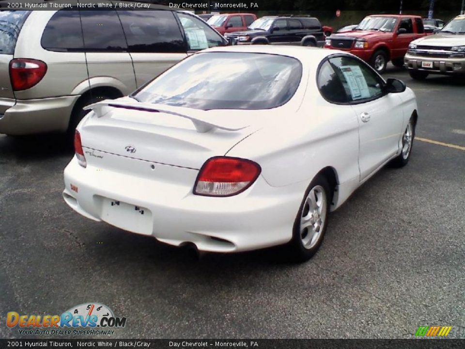 2001 Hyundai Tiburon Nordic White / Black/Gray Photo #2