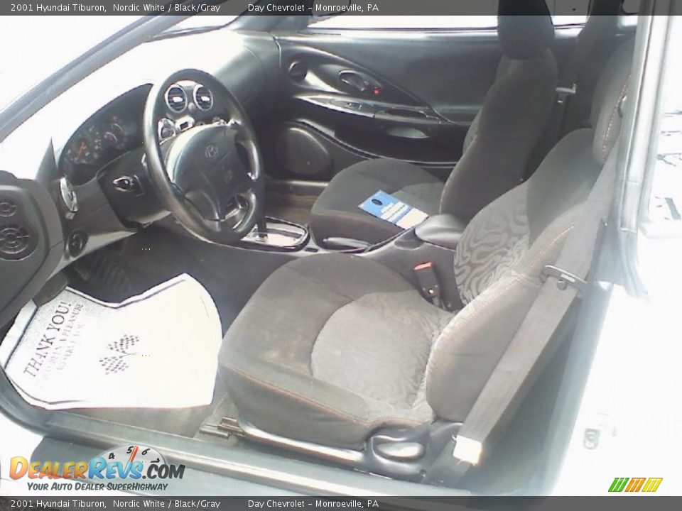 2001 Hyundai Tiburon Nordic White / Black/Gray Photo #5