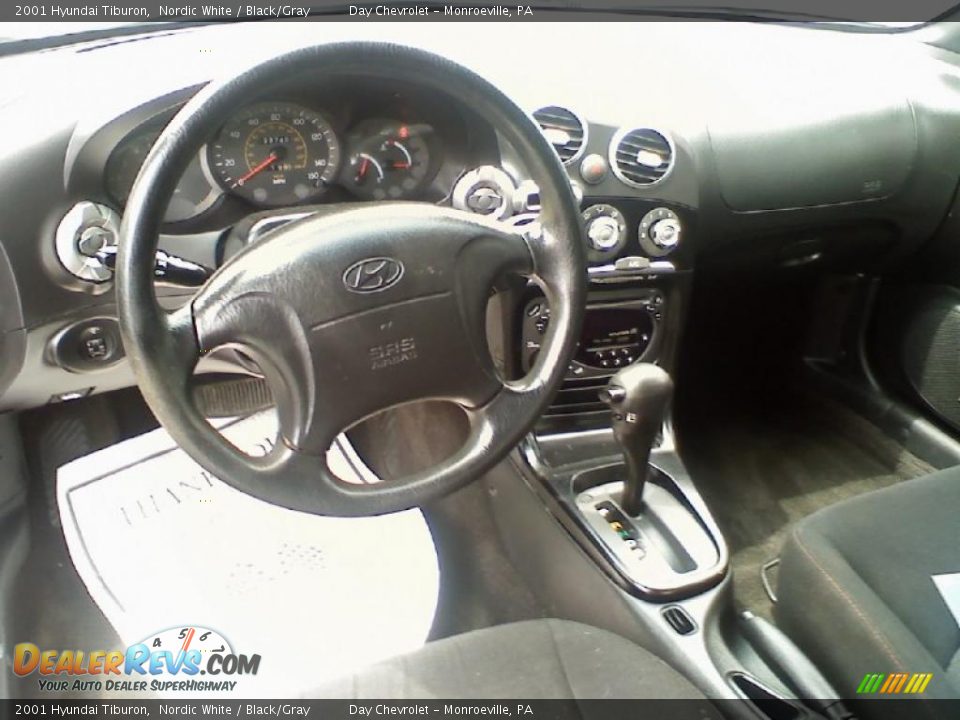 2001 Hyundai Tiburon Nordic White / Black/Gray Photo #7