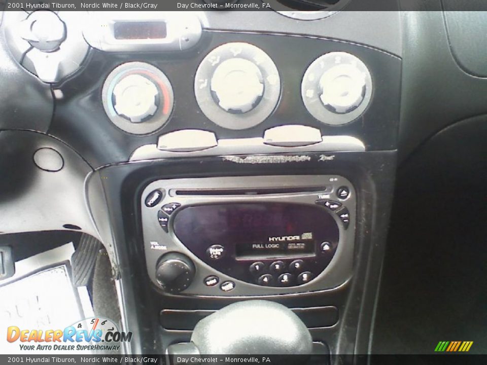 2001 Hyundai Tiburon Nordic White / Black/Gray Photo #9