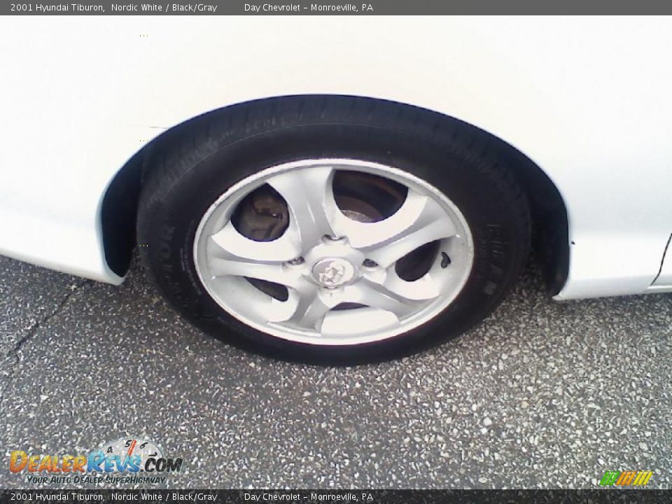 2001 Hyundai Tiburon Nordic White / Black/Gray Photo #12