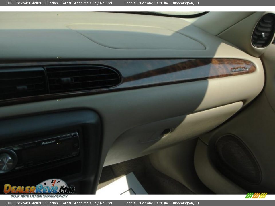 2002 Chevrolet Malibu LS Sedan Forest Green Metallic / Neutral Photo #27