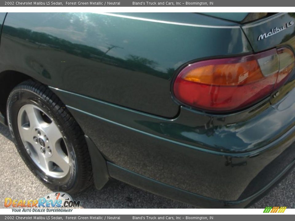 2002 Chevrolet Malibu LS Sedan Forest Green Metallic / Neutral Photo #36
