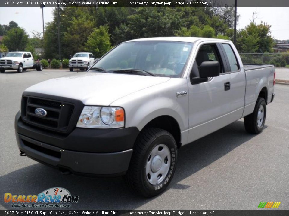 2007 Ford F150 XL SuperCab 4x4 Oxford White / Medium Flint Photo #1