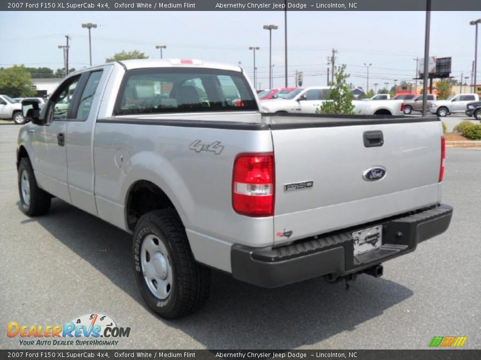 2007 Ford F150 XL SuperCab 4x4 Oxford White / Medium Flint Photo #2