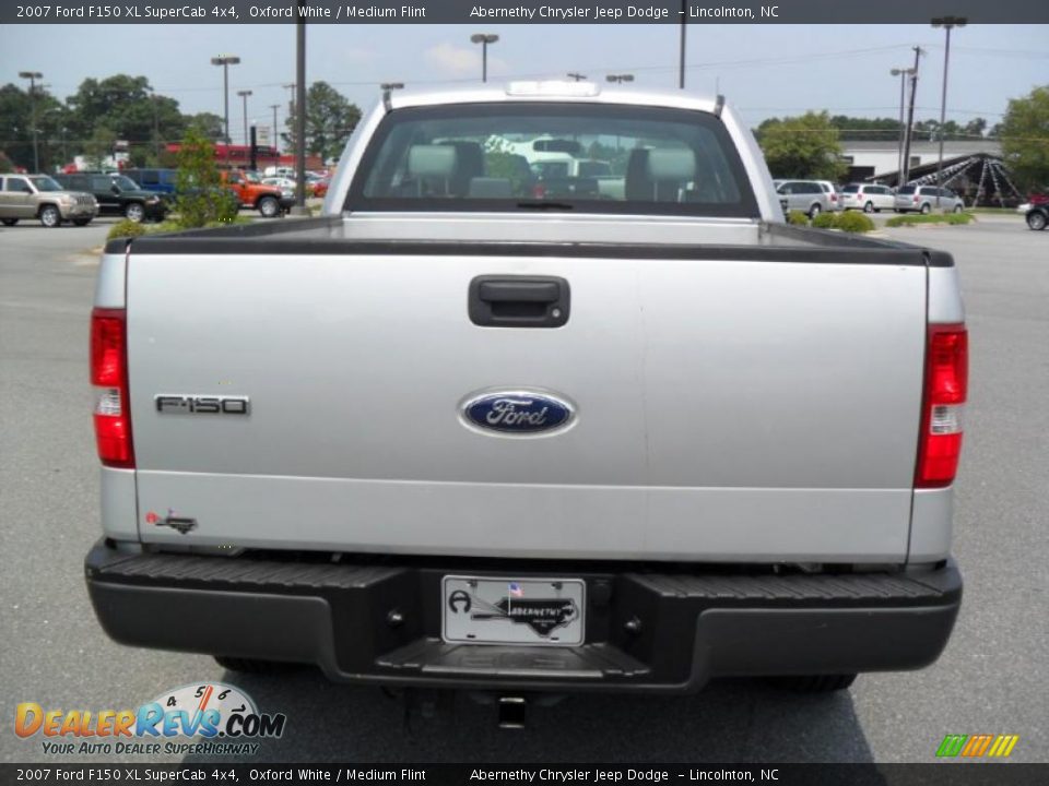 2007 Ford F150 XL SuperCab 4x4 Oxford White / Medium Flint Photo #3