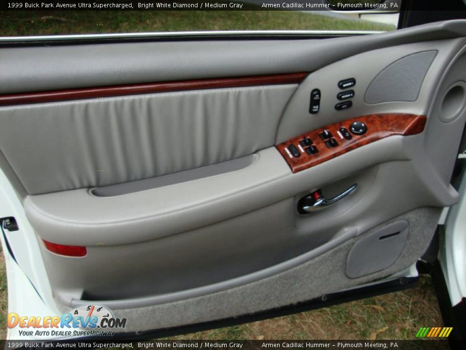 1999 Buick Park Avenue Ultra Supercharged Bright White Diamond / Medium Gray Photo #13