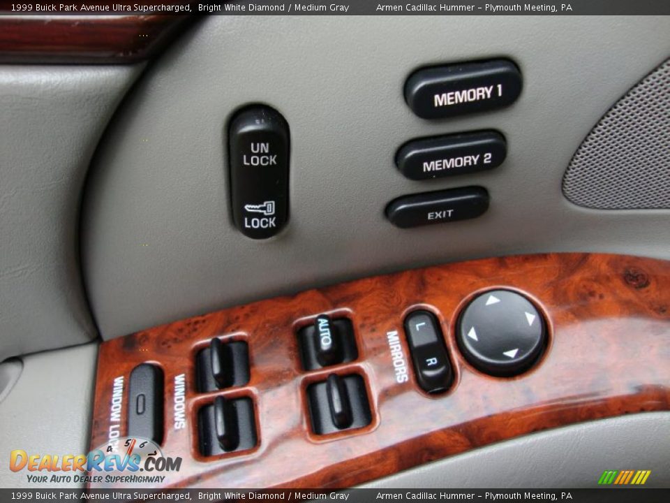 1999 Buick Park Avenue Ultra Supercharged Bright White Diamond / Medium Gray Photo #14