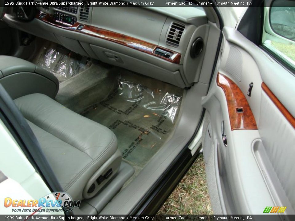 1999 Buick Park Avenue Ultra Supercharged Bright White Diamond / Medium Gray Photo #17