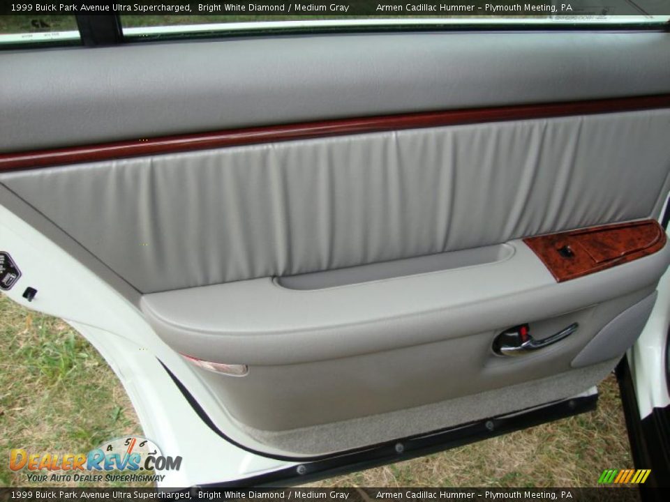 1999 Buick Park Avenue Ultra Supercharged Bright White Diamond / Medium Gray Photo #23