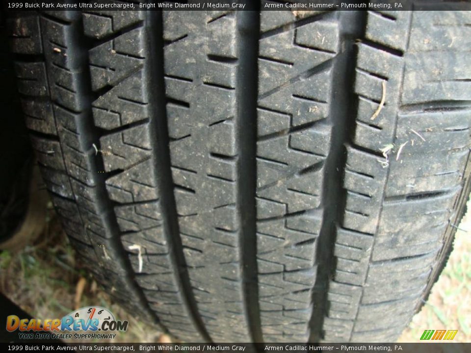 1999 Buick Park Avenue Ultra Supercharged Bright White Diamond / Medium Gray Photo #30