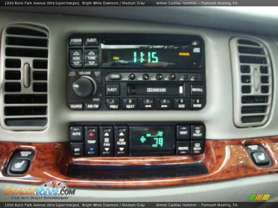 1999 Buick Park Avenue Ultra Supercharged Bright White Diamond / Medium Gray Photo #31