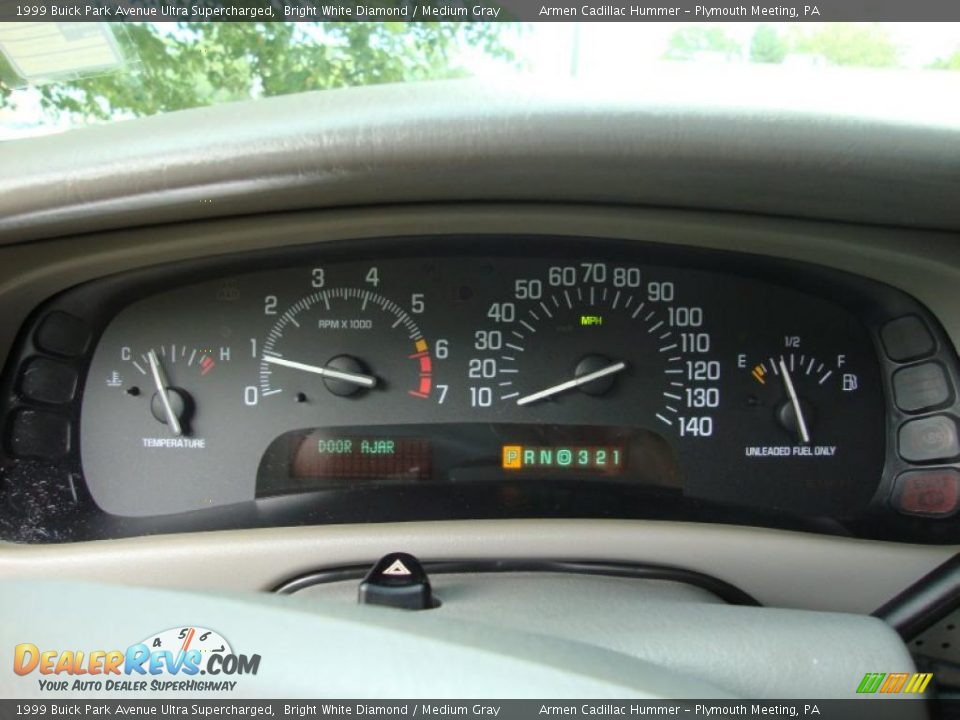 1999 Buick Park Avenue Ultra Supercharged Bright White Diamond / Medium Gray Photo #32