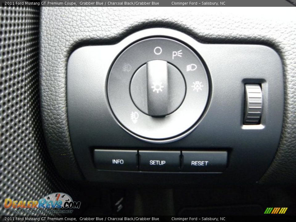 2011 Ford Mustang GT Premium Coupe Grabber Blue / Charcoal Black/Grabber Blue Photo #22
