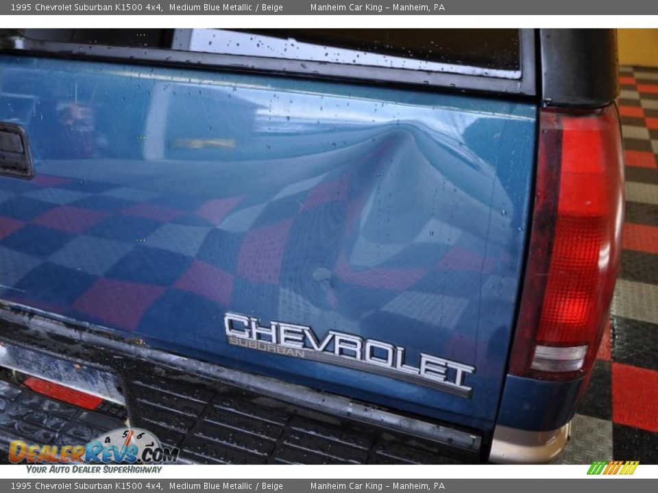 1995 Chevrolet Suburban K1500 4x4 Medium Blue Metallic / Beige Photo #19