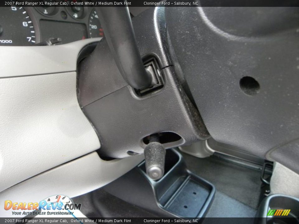 2007 Ford Ranger XL Regular Cab Oxford White / Medium Dark Flint Photo #18