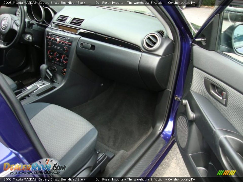 2005 Mazda MAZDA3 i Sedan Strato Blue Mica / Black Photo #17
