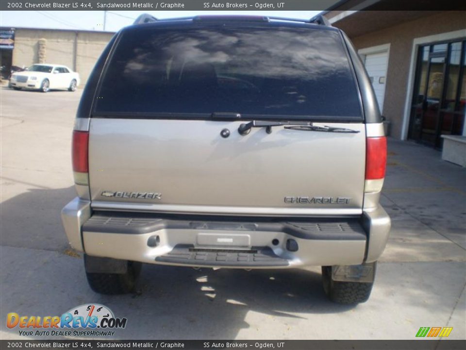 2002 Chevrolet Blazer LS 4x4 Sandalwood Metallic / Graphite Photo #5