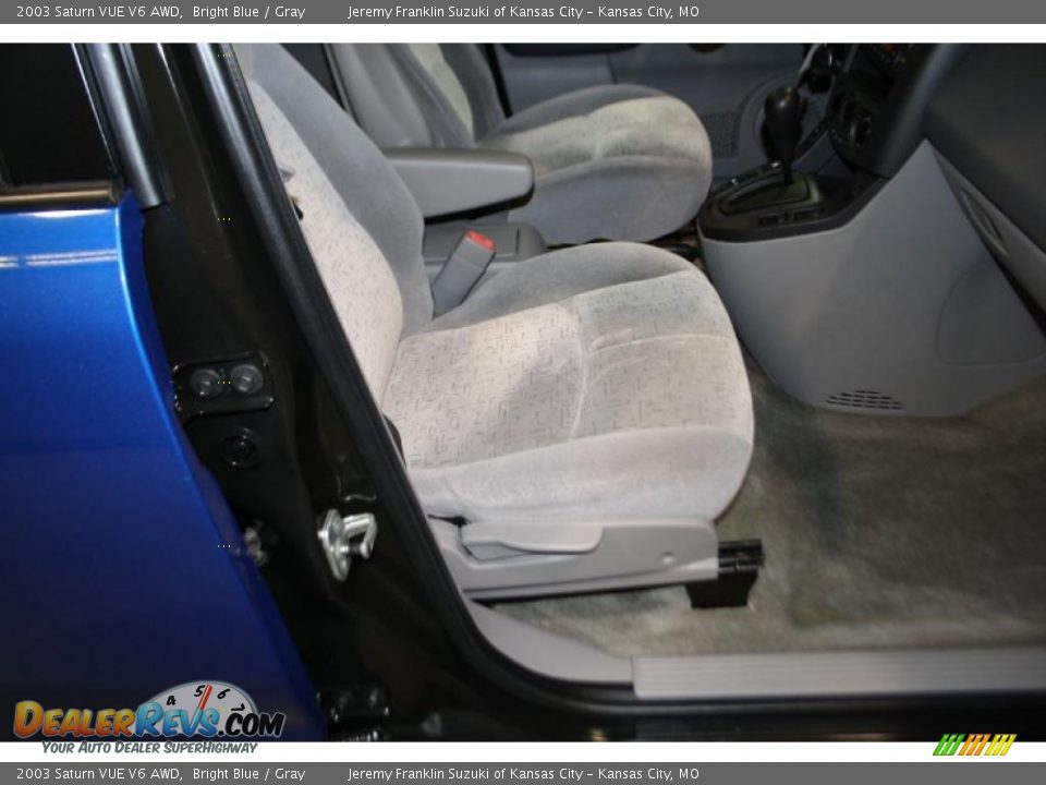 2003 Saturn VUE V6 AWD Bright Blue / Gray Photo #9