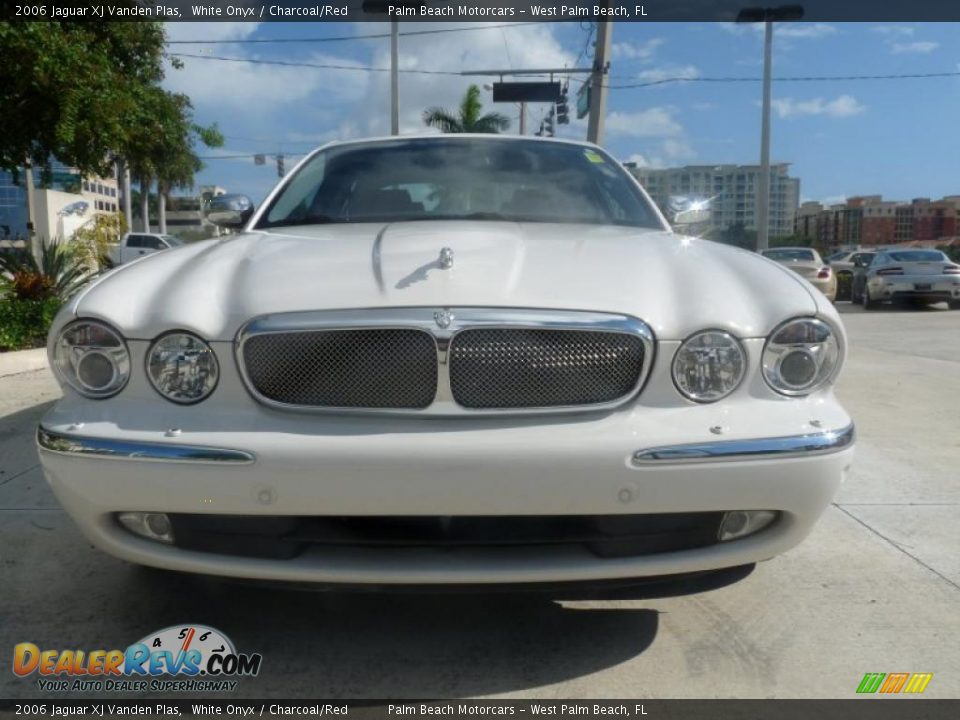 2006 Jaguar XJ Vanden Plas White Onyx / Charcoal/Red Photo #2