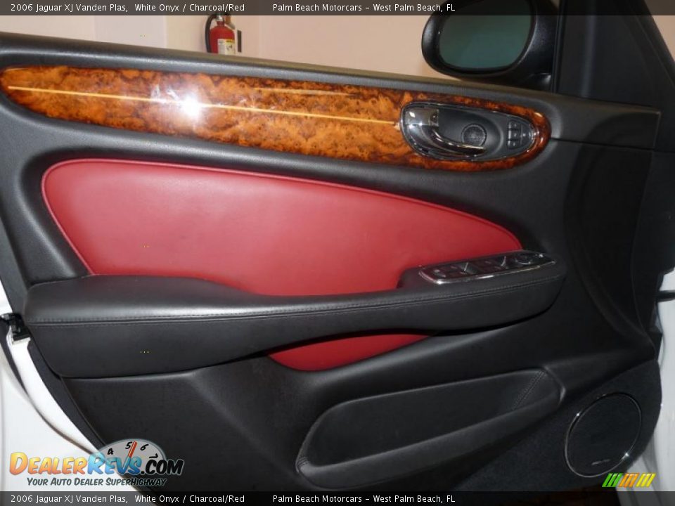 2006 Jaguar XJ Vanden Plas White Onyx / Charcoal/Red Photo #5